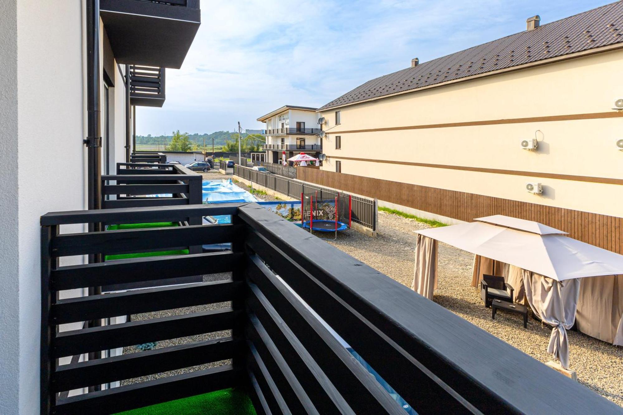 Fenix Hotel Solotvyno Bagian luar foto