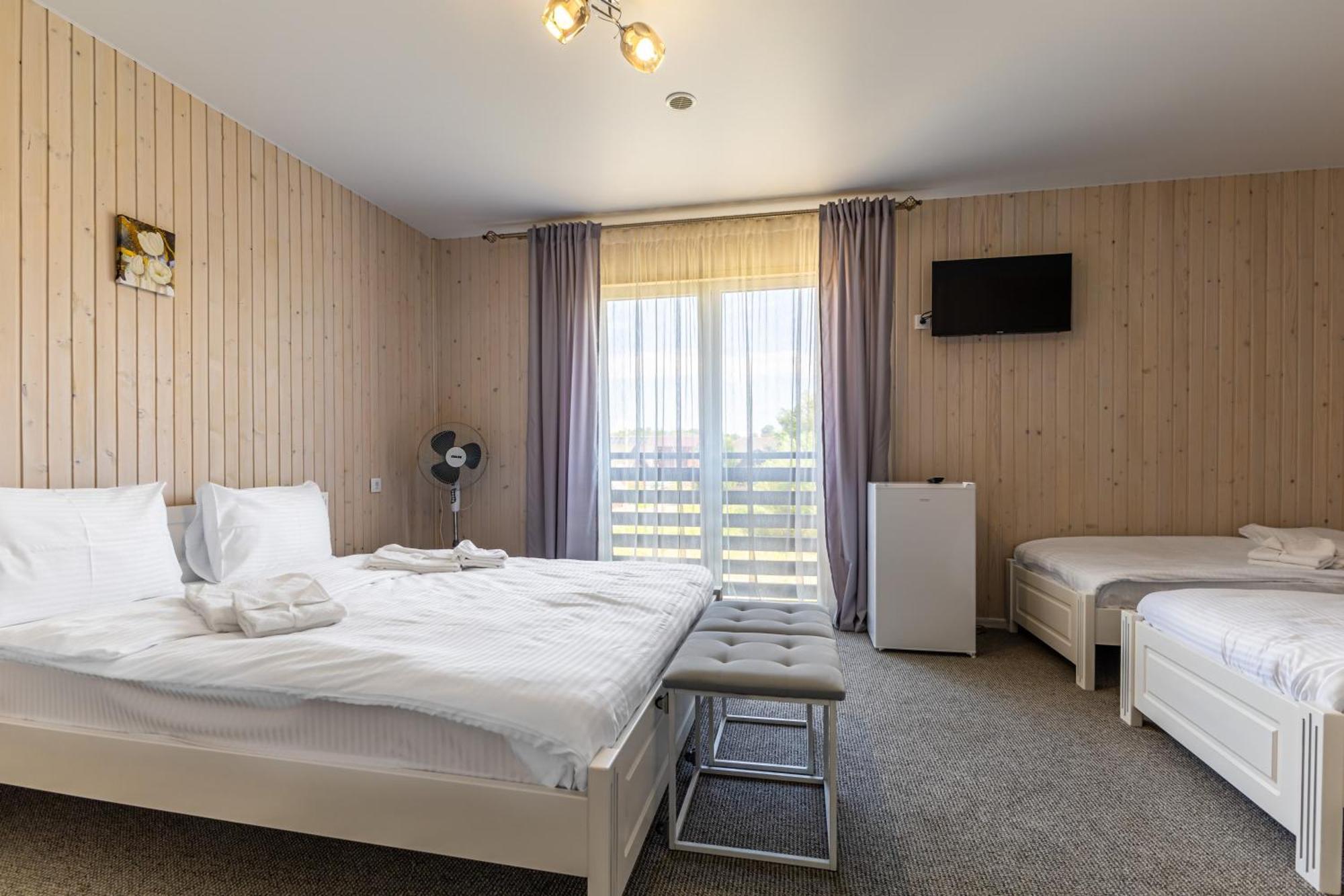 Fenix Hotel Solotvyno Bagian luar foto