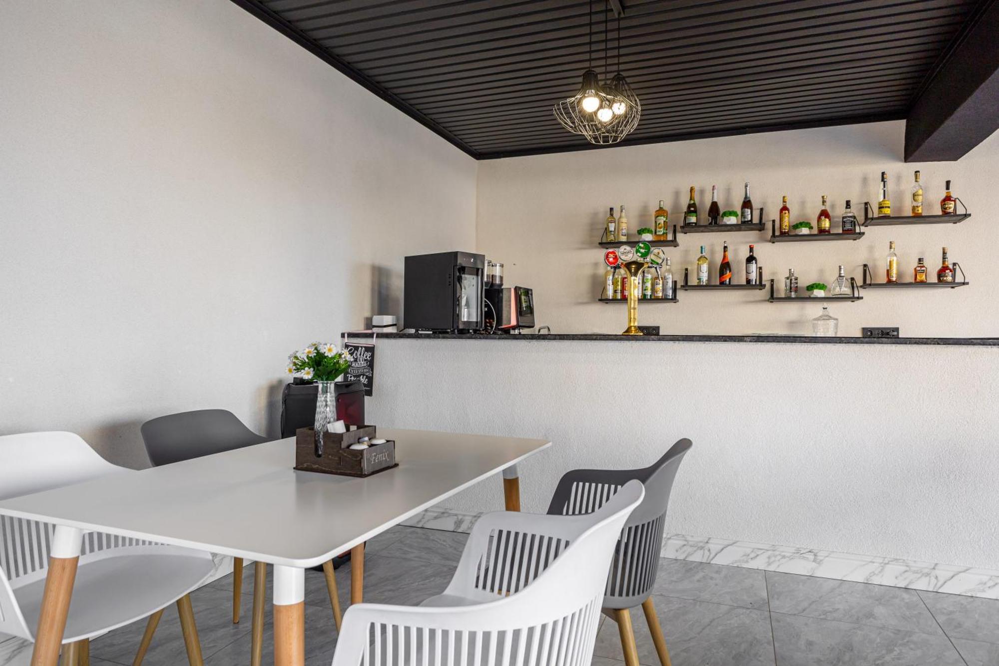 Fenix Hotel Solotvyno Bagian luar foto