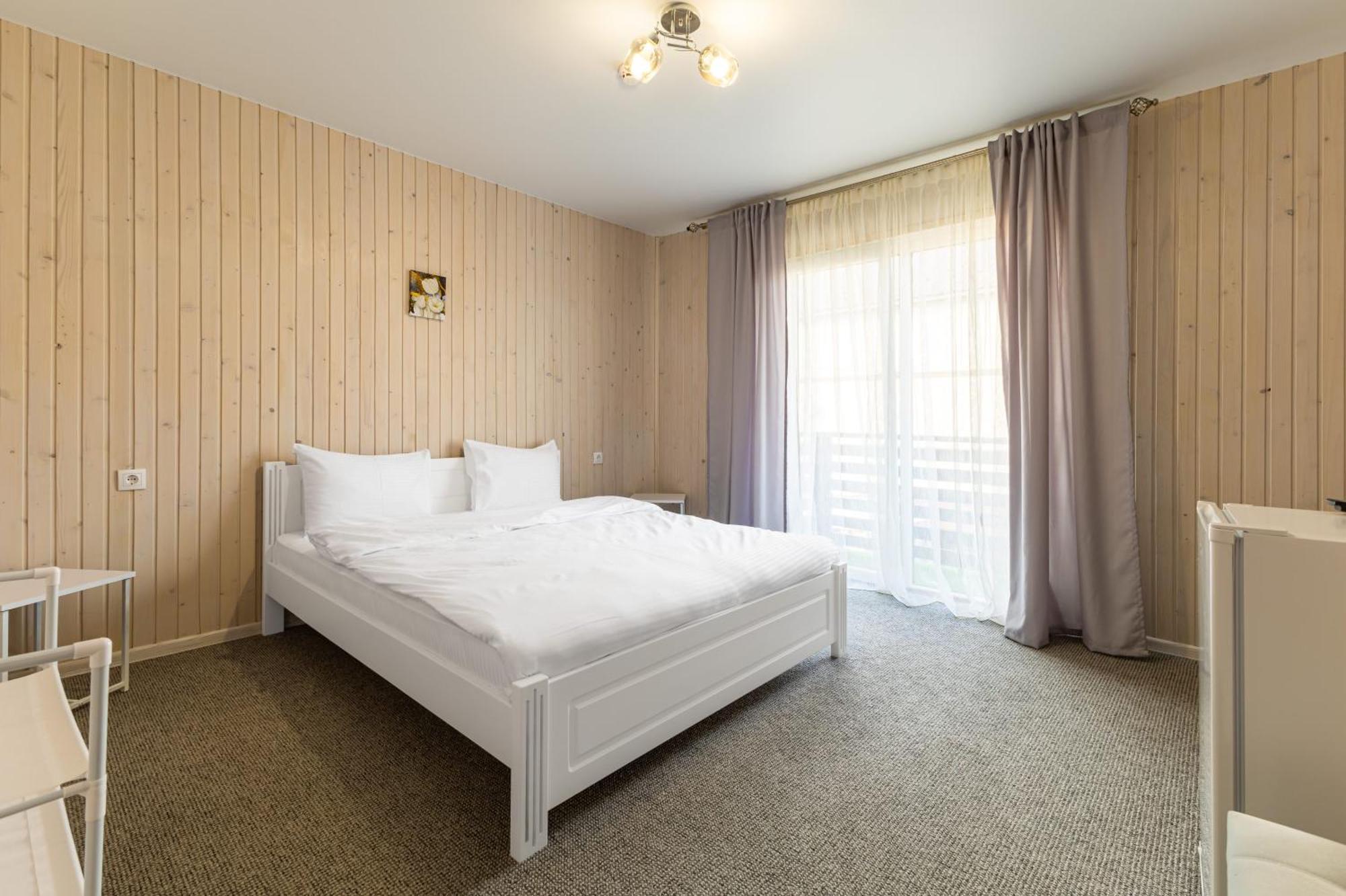Fenix Hotel Solotvyno Bagian luar foto
