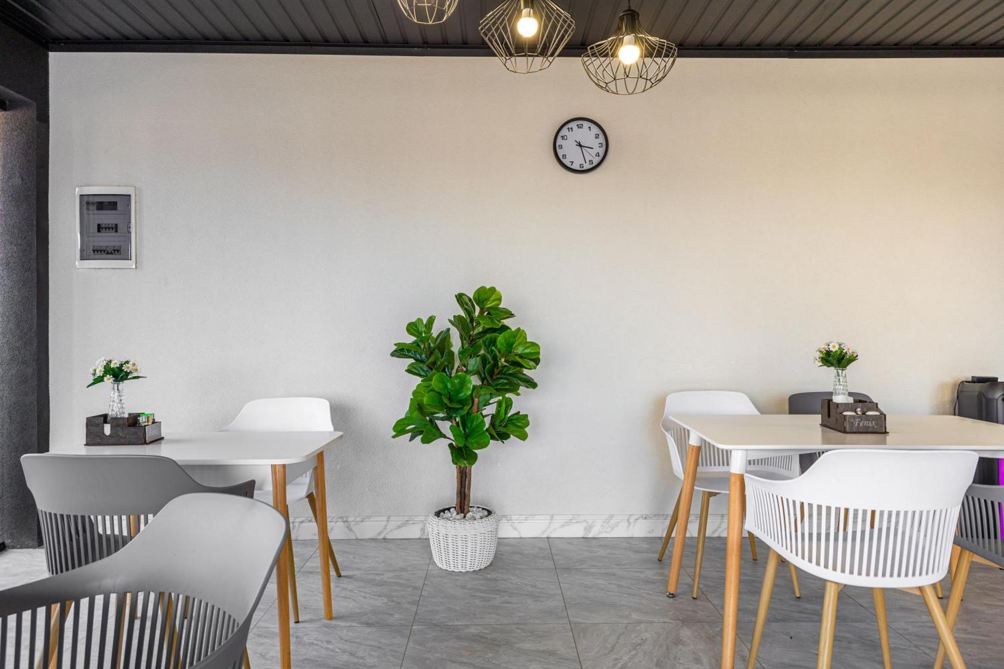 Fenix Hotel Solotvyno Bagian luar foto