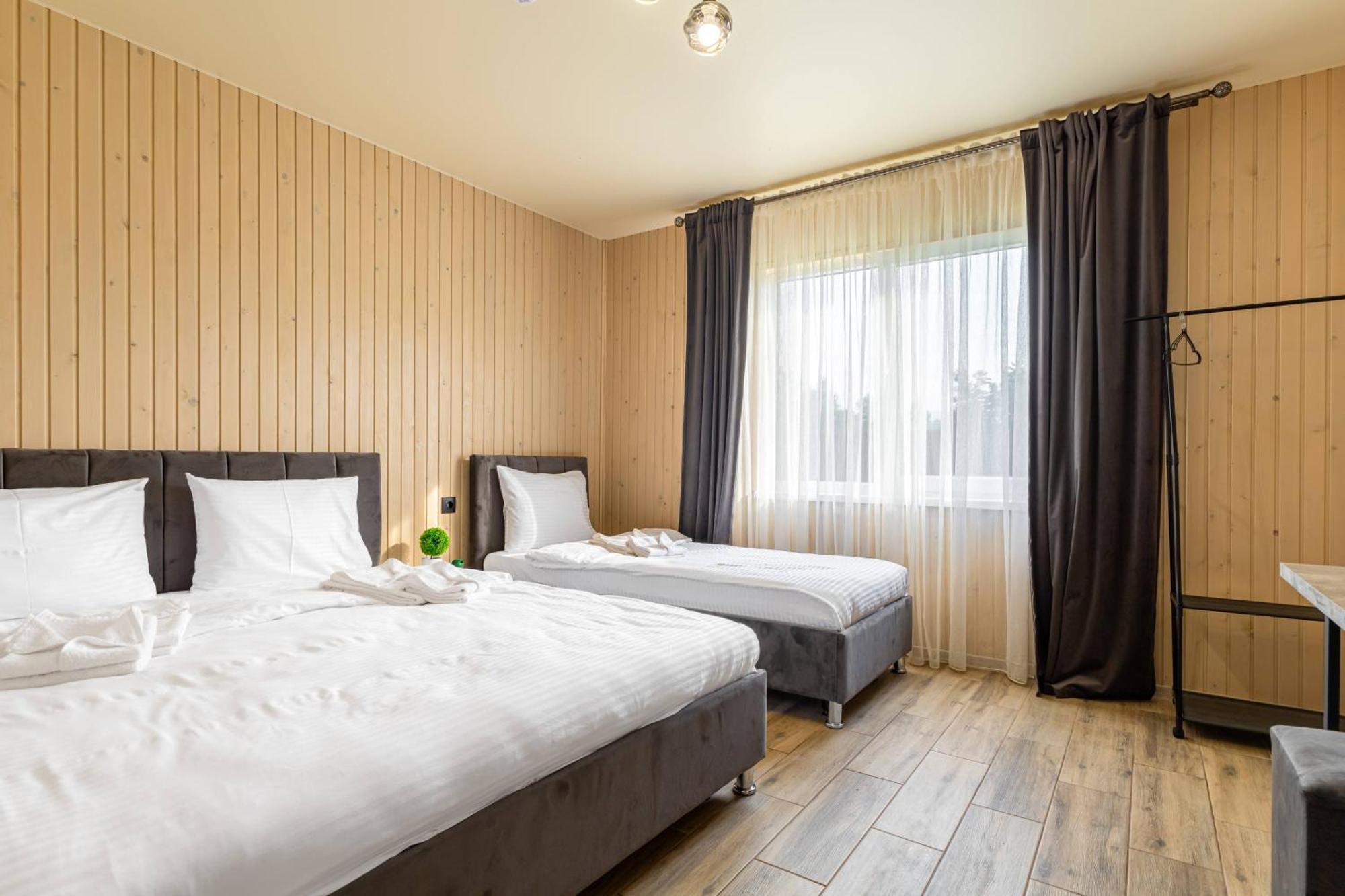 Fenix Hotel Solotvyno Bagian luar foto