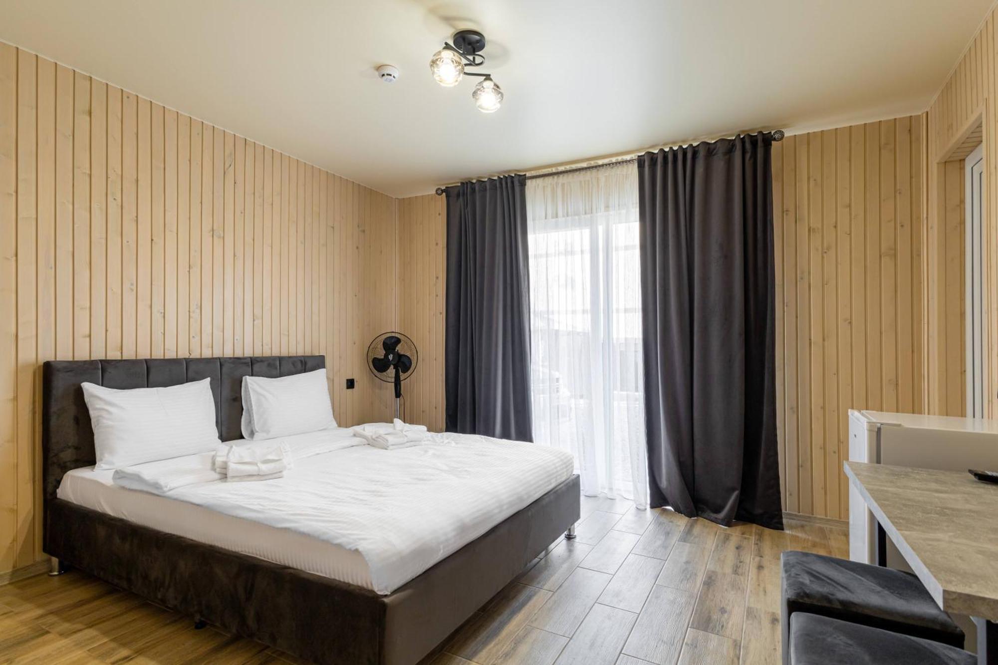 Fenix Hotel Solotvyno Bagian luar foto