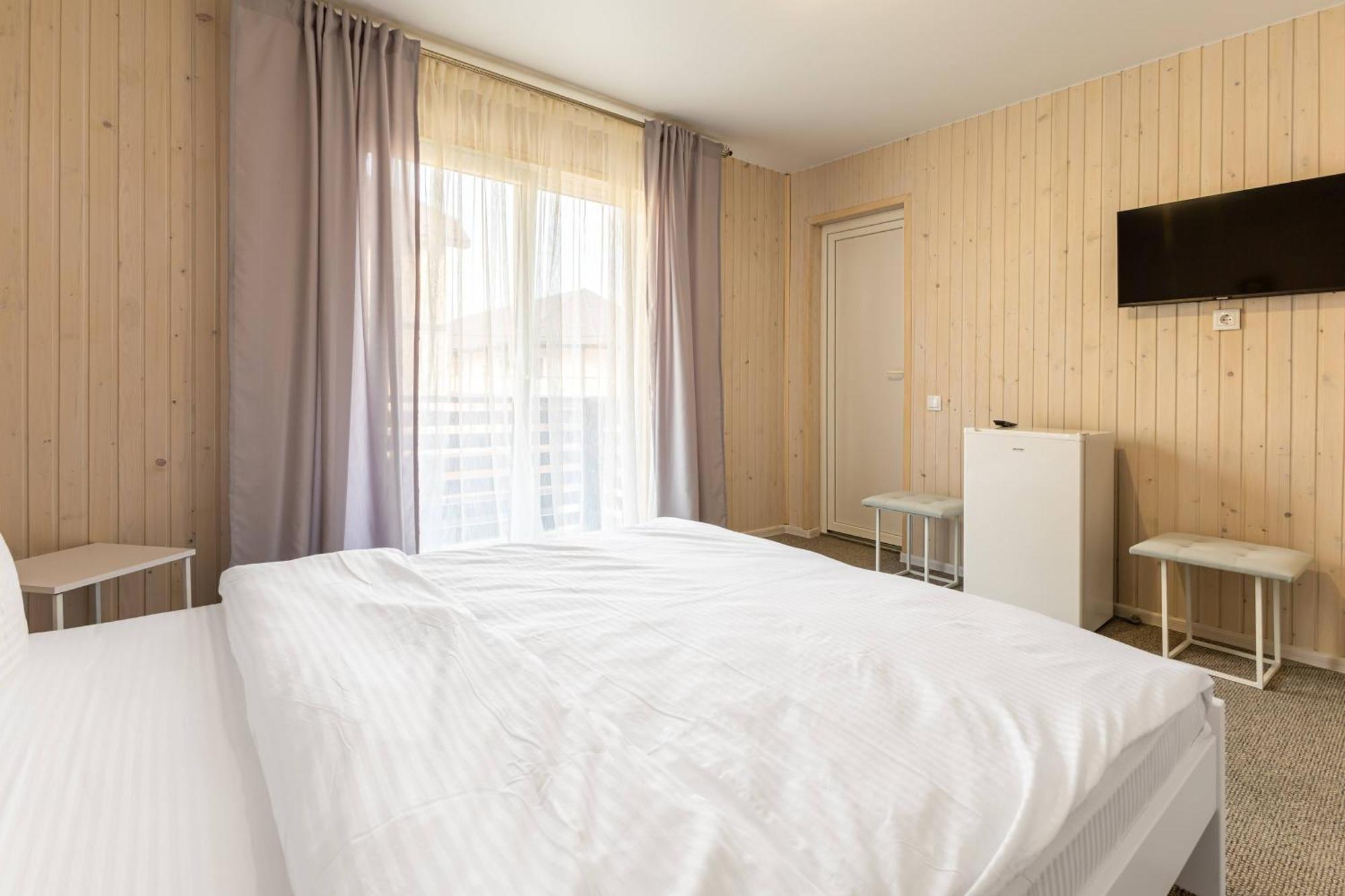 Fenix Hotel Solotvyno Bagian luar foto
