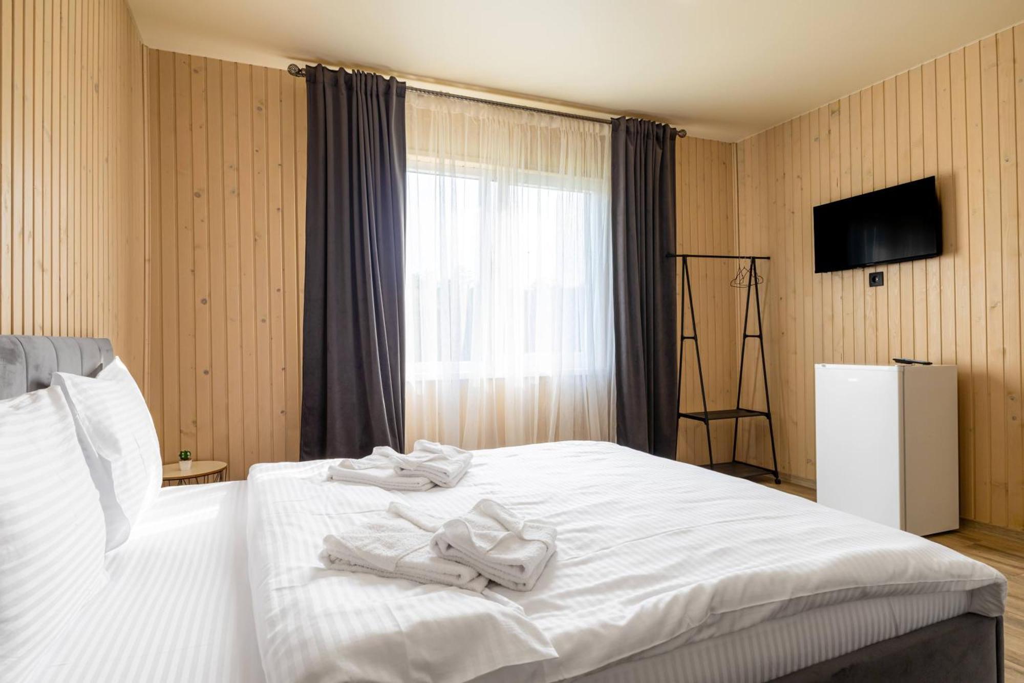 Fenix Hotel Solotvyno Bagian luar foto